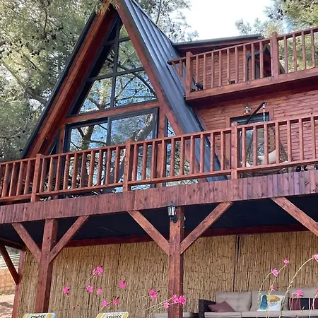 Panurla Wooden House Havuz & Sauna Kirmizi 4* Urla
