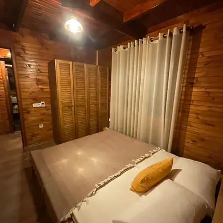 Panurla Wooden House Havuz & Sauna Kirmizi 4* Urla
