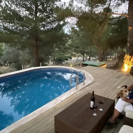 Panurla Wooden House Havuz & Sauna Kirmizi 4*