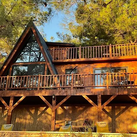 Panurla Wooden House Havuz & Sauna Kirmizi 4* Urla