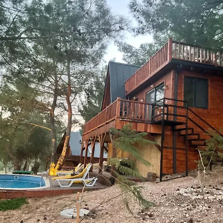 Panurla Wooden House Havuz & Sauna Kirmizi Otel