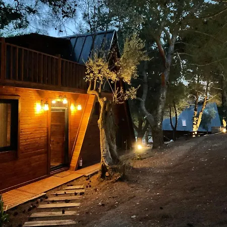 Otel Panurla Wooden House Havuz & Sauna Kirmizi