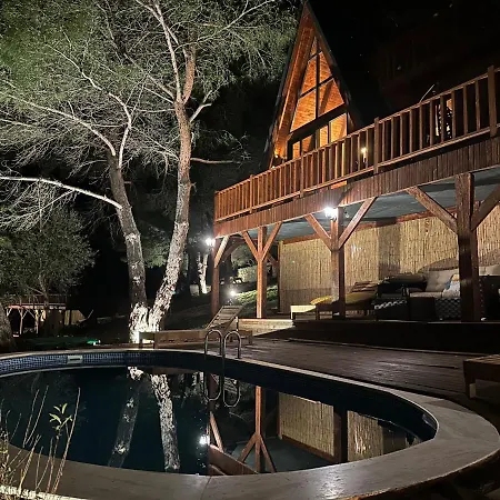 Panurla Wooden House Havuz & Sauna Kirmizi Otel 4*
